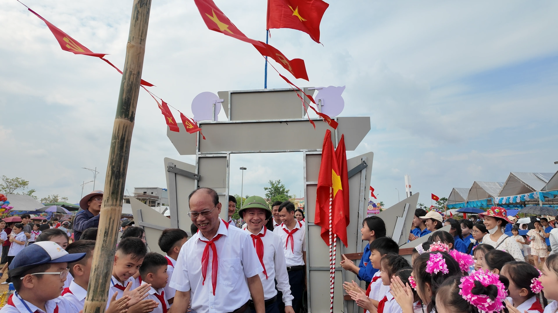 Anh-tin-bai